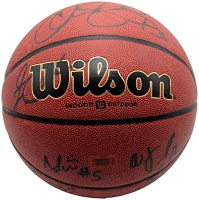 A connecticuti egyetemre 2003-04 NCAA Bajnokok Multi-Dedikált 13 Wilson Kosárlabda 177566 - Dedikált Egyetemi Kosárlabda
