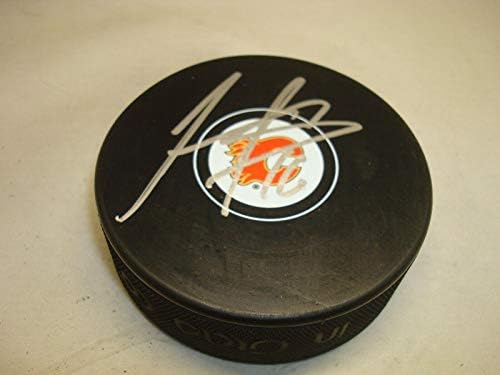 Josh Jooris Aláírt Calgary Flames Jégkorong Dedikált 1A - Dedikált NHL Korong
